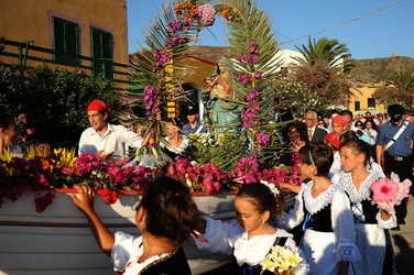 PROCESSIONE RELIGIOSA DEL MARE a Linosa. Fotografie di Giulio Azzarello ©2014. PROCESSIONE RELIGIOSA DEL MARE a Linosa. Fotografie di Giulio Azzarello ©2014.