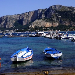 MONDELLO. Fotografie di Giulio Azzarello &copy;2022.