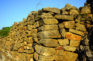 ISOLA DI USTICA pietre. Fotografie di Giulio Azzarello &copy;2016.