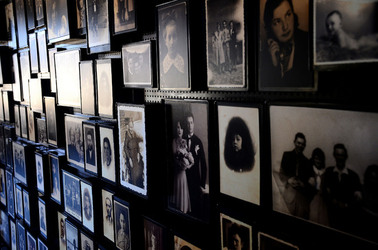 AUSCHWITZ BIRKENAU il percorso della memoria e i documenti. Fotografie di Giulio Azzarello &copy;2016.