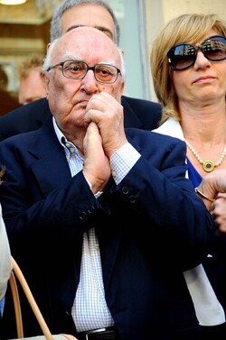 CAMILLERI e MONTALBANO a Porto Empedocle Agrigento . Fotografie di Giulio Azzarello ©2014. CAMILLERI e MONTALBANO a Porto Empedocle Agrigento . Fotografie di Giulio Azzarello ©2014.