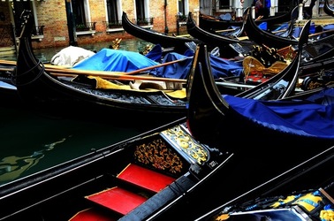 VENEZIA fotografie di Giulio Azzarello &copy;2022.