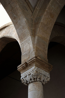 LOGGIATO arabo normanno allo Steri di Palermo. Fotografie di Giulio Azzarello &copy;2014.