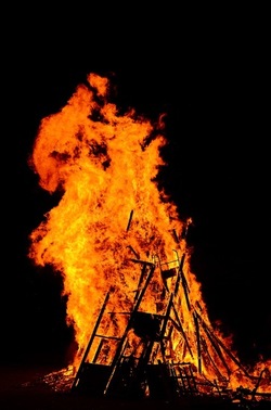 LA VAMPA DI SAN GIUSEPPE a Palermo. Fotografie di Giulio Azzarello ©2018. LA VAMPA DI SAN GIUSEPPE a Palermo. Fotografie di Giulio Azzarello ©2018.