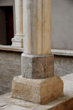 LOGGIATO arabo normanno allo Steri di Palermo. Fotografie di Giulio Azzarello &copy;2014.