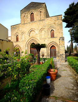 PIAZZA MAGIONE a Palermo. Fotografie di Giulio Azzarello &copy;2016.