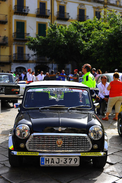 RADUNO di auto classiche MiniCooper. Fotografie di Giulio Azzarello &copy;2016.