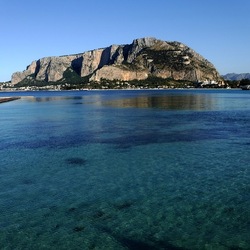MONDELLO fotografie di Giulio Azzarello &copy;2020.
