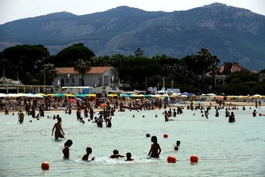 MONDELLO. Fotografe di Giulio Azzarello &copy;2023.