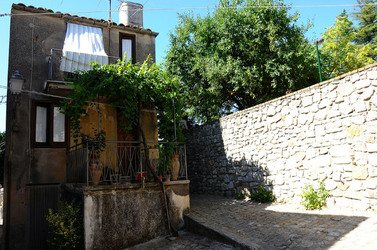 POLIZZI GENEROSA in Sicilia. Fotografie di Giulio Azzarello ©2014. POLIZZI GENEROSA in Sicilia. Fotografie di Giulio Azzarello ©2014.