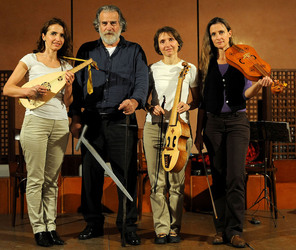 CARLO MAGNO spettacolo epico di e con Mimmo Cuticchio. Fotografie di Giulio Azzarello &copy;2014.