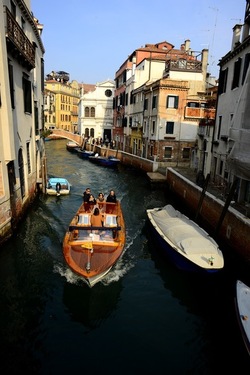 VENEZIA fotografie di Giulio Azzarello ©2022.