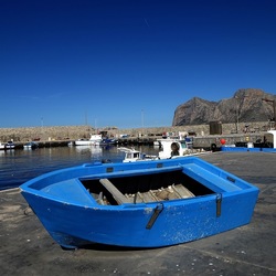 ISOLA. Fotografie di Giulio Azzarello &copy;2024.