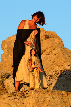 PAOLA PACE attrice italiana di origini siciliane Palermo ritratti a Sellinunte. Fotografie di Giulio Azzarello ©2014.