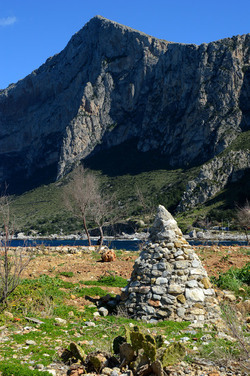 CAPO GALLO riserva marina e naturalistica a Palermo panoramiche e particolari. Fotografie di Giulio Azzarello ©2014. CAPO GALLO riserva marina e naturalistica a Palermo panoramiche e particolari. Fotografie di Giulio Azzarello ©2014.