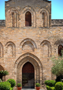 CHIESA E CHIOSTRO DELLA MAGIONE a Palermo panoramiche e particolari. Fotografie di Giulio Azzarello ©2014. CHIESA E CHIOSTRO DELLA MAGIONE a Palermo panoramiche e particolari. Fotografie di Giulio Azzarello ©2014.