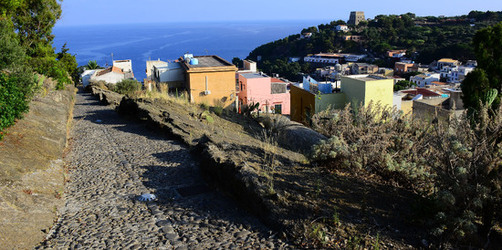 ISOLA DI USTICA il paese. Fotografie di Giulio Azzarello ©2016. ISOLA DI USTICA il paese. Fotografie di Giulio Azzarello ©2016.
