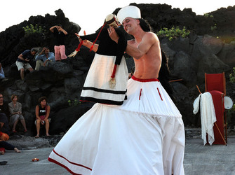 TRAMPOLIERI A LINOSA in Sicilia tutti i momenti dello spettacolo. Fotografie di Giulio Azzarello &copy;2014.