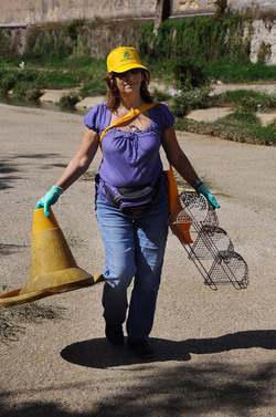 LA BONIFICA delle coste a Palermo una azione simbolica di Lega Ambiente Sicilia. Fotografie di Giulio Azzarello &copy;2014.