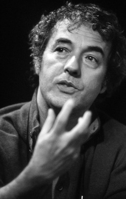 DAVID RIONDINO attore scrittore poeta. Fotografie di Giulio Azzarello ©2022. DAVID RIONDINO attore scrittore poeta. Fotografie di Giulio Azzarello ©2022.