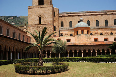 MONREALE in Sicilia con il suo Duomo e il Chiostro panoramiche e particolari. Fotografie di Giulio Azzarello &copy;2014.