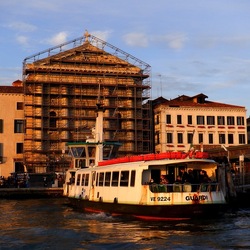 VENEZIA fotografie di Giulio Azzarello &copy;2022.