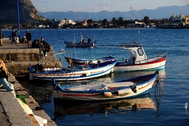 BARCHE. Fotografie di Giulio Azzarello ©2022. BARCHE. Fotografie di Giulio Azzarello ©2022.