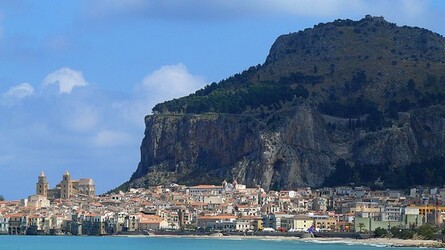 CEFALU e il suo Duomo in Sicilia. Fotografie di Giulio Azzarello &copy;2014.