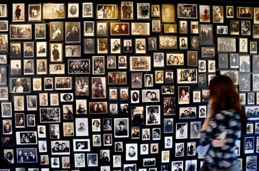 AUSCHWITZ BIRKENAU il percorso della memoria e i documenti. Fotografie di Giulio Azzarello &copy;2016.
