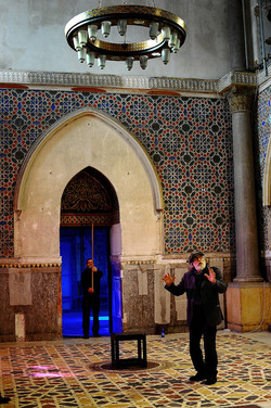 Mimmo Cuticchio in un suo spettacolo. Fotografie di Giulio Azzarello &copy;2017.