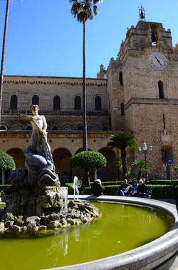 MONREALE in Sicilia. Fotografie di Giulio Azzarello &copy;2016.