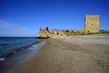 CASTELLO di Campofelice di Roccella. Fotografie di Giulio Azzarello &copy;2020.