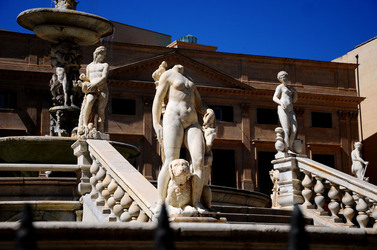 PIAZZA PRETORIA a Palermo panoramiche e particolari. Fotografie di Giulio Azzarello &copy;2014.