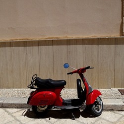 VESPA. Fotografie di Giulio Azzarello &copy;2022.