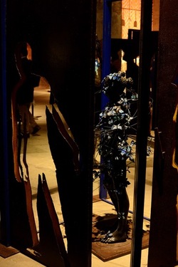 VENEZIA installazione nigeriana inizio Arsenale. Biennale Arch. Cont.. Fotografie di Giulio Azzarello &copy;2022.