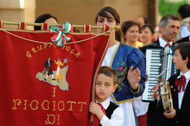 GRUPPO FOLK SICILIANO a Marsala. Fotografie di Giulio Azzarello &copy;2014.