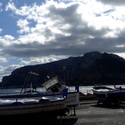 MONDELLO. Fotografe di Giulio Azzarello &copy;2023.