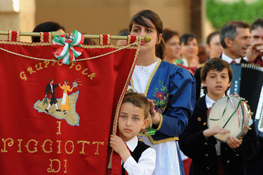 GRUPPO FOLK SICILIANO a Marsala. Fotografie di Giulio Azzarello &copy;2014.