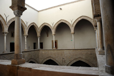 LOGGIATO arabo normanno allo Steri di Palermo. Fotografie di Giulio Azzarello &copy;2014.