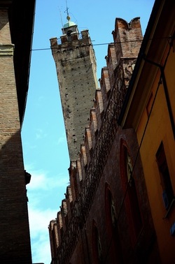 BOLOGNA centro storico. Fotografie di Giulio Azzarello &copy;2018.