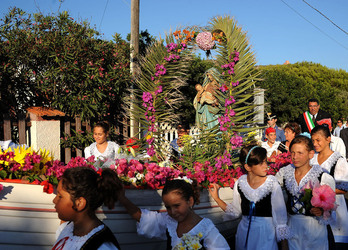 PROCESSIONE RELIGIOSA DEL MARE a Linosa. Fotografie di Giulio Azzarello ©2014. PROCESSIONE RELIGIOSA DEL MARE a Linosa. Fotografie di Giulio Azzarello ©2014.