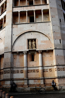 PARMA centro storico. Fotografie di Giulio Azzarello &copy;2016.