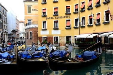 VENEZIA fotografie di Giulio Azzarello &copy;2022.
