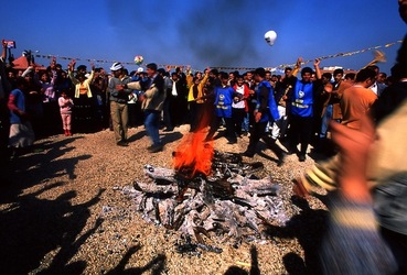 NEWROZ marzo 2001. Curdistan turco. Fotografie di Giulio Azzarello ©2001 2022. NEWROZ marzo 2001. Curdistan turco. Fotografie di Giulio Azzarello ©2001 2022.