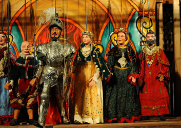 TRADIZIONI IN VIAGGIO mostra di pupi di Mimmo Cuticchio. Fotografie di Giulio Azzarello &copy;2014.