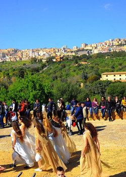 Mandorlo in Fiore la sfilata. Fotografie di Giulio Azzarello &copy;2017.