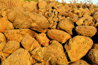 ISOLA DI USTICA pietre. Fotografie di Giulio Azzarello &copy;2016.