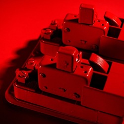 SCARPE. Fotografia di Giulio Azzarello ©2023. SCARPE. Fotografia di Giulio Azzarello ©2023.