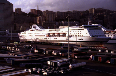 IL PORTO DI GENOVA panoramiche e particolari. Fotografie di Giulio Azzarello &copy;2014.