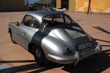 AUTO CLASSICHE ovvero la loro modernit&agrave; in mostra con tanti modelli del passato. Fotografie di Giulio Azzarello &copy;2014.